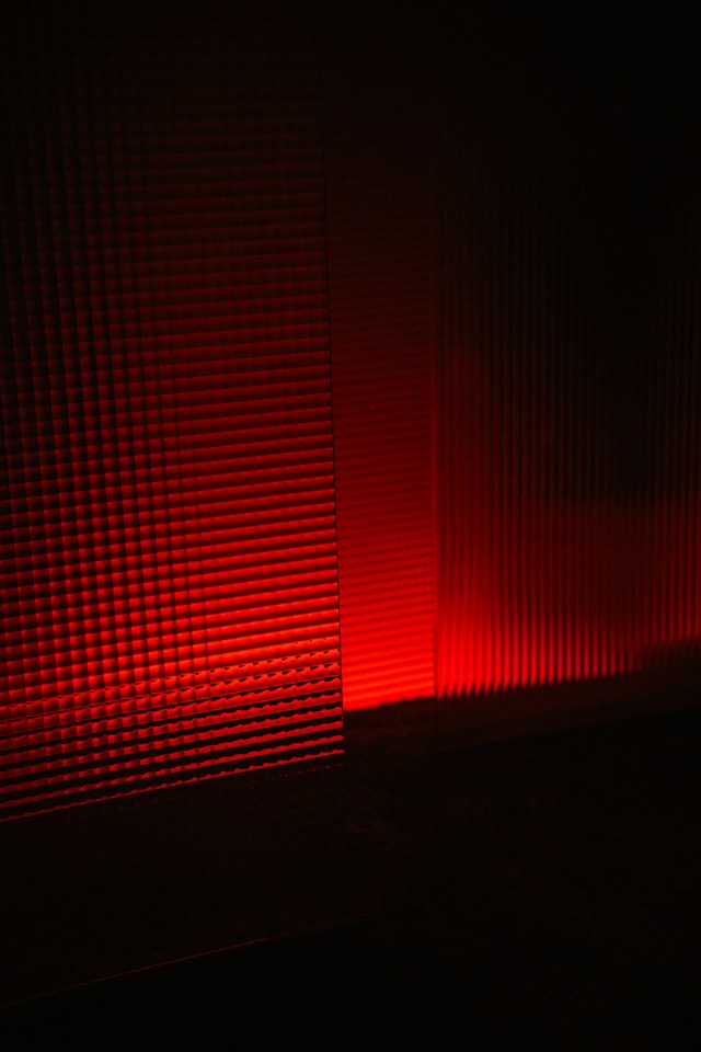 Best Red Light Wavelength (630 vs 660 vs 670 nm Explained)